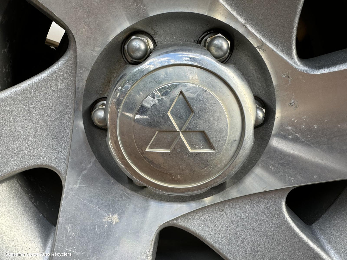 1996-2006 Mitsubishi Triton Wheel Cover Hub Cap