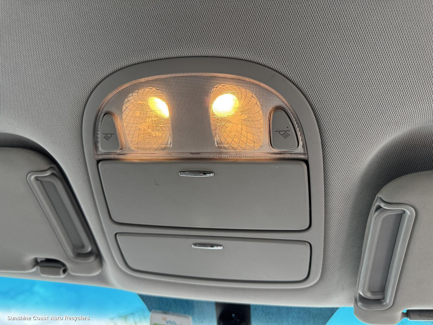 2011 Hyundai Santa Fe Courtesy Light