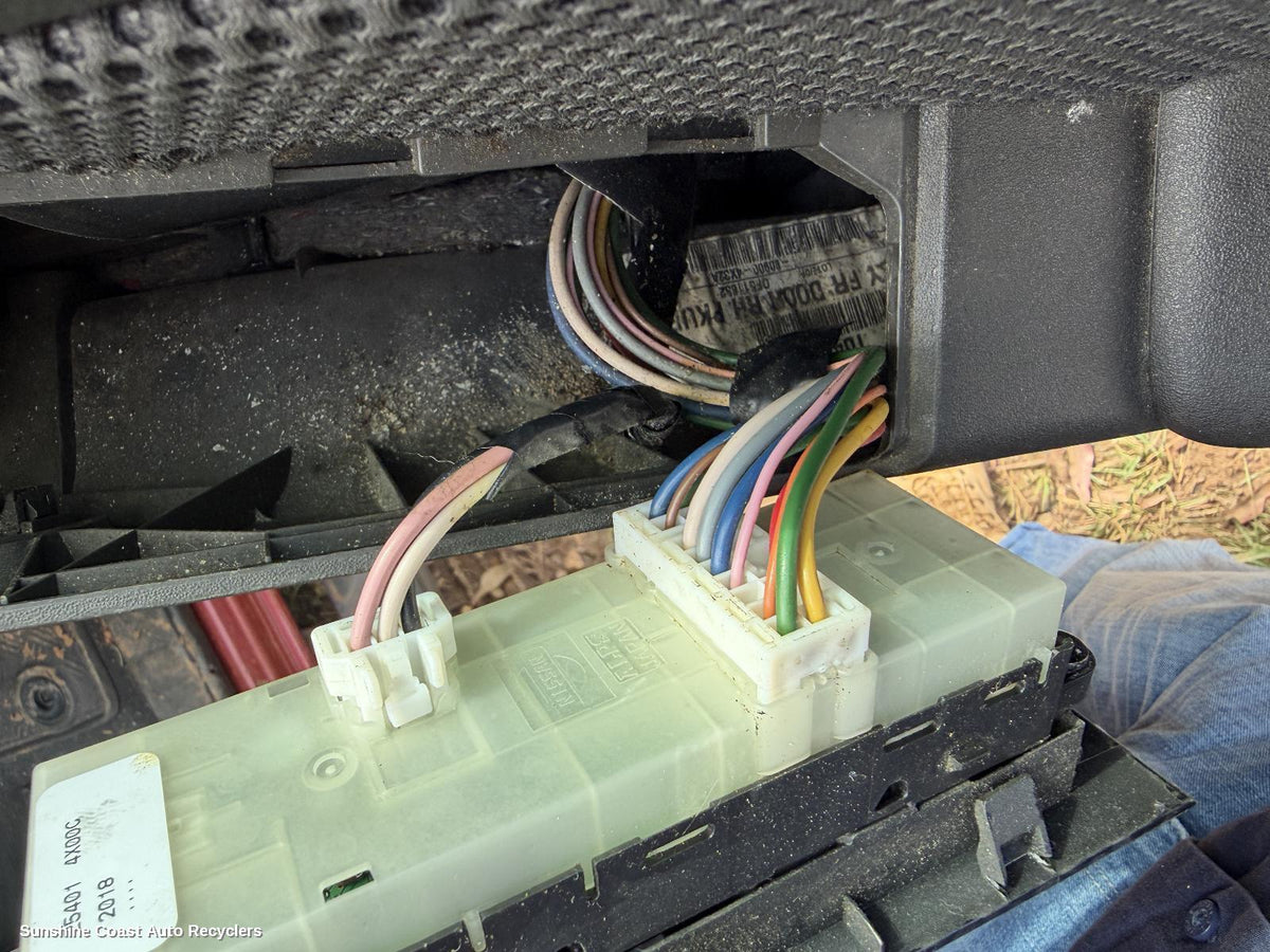 2005-2015 Nissan Navara Pwr Dr Wind Switch