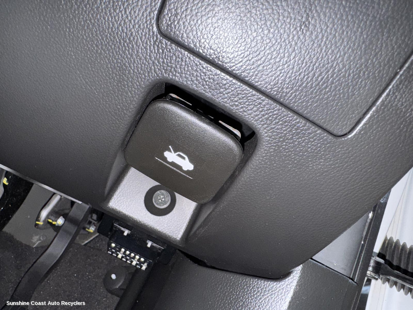 2013 Holden Captiva Bonnet Release