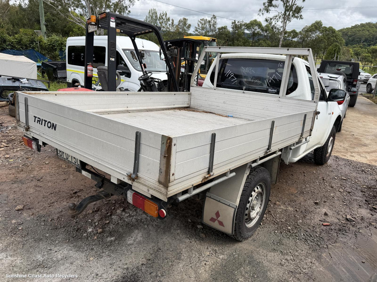 2006-2009 Mitsubishi Triton Console