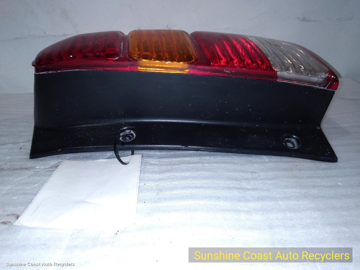 2001-2006 Ford Escape Right Taillight