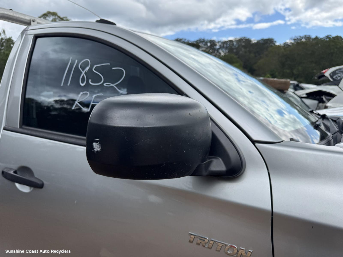 2015-2018 Mitsubishi Triton Right Door Mirror