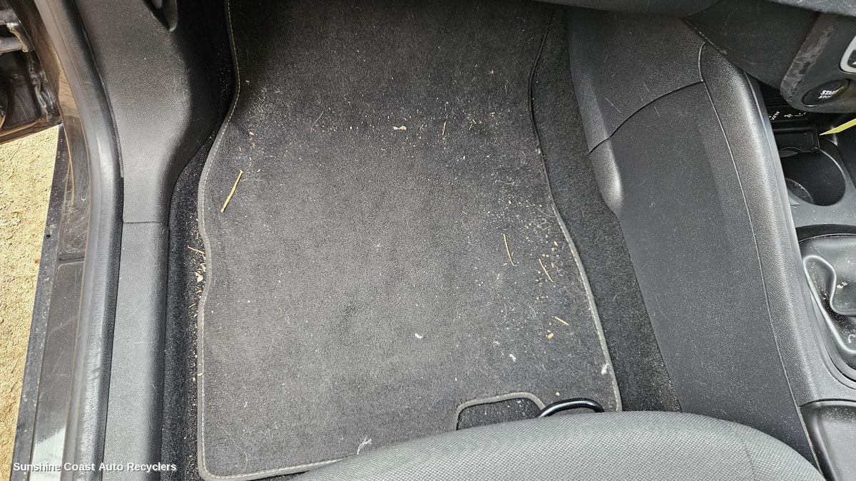 2010-2016 Renault Megane Floor Mats
