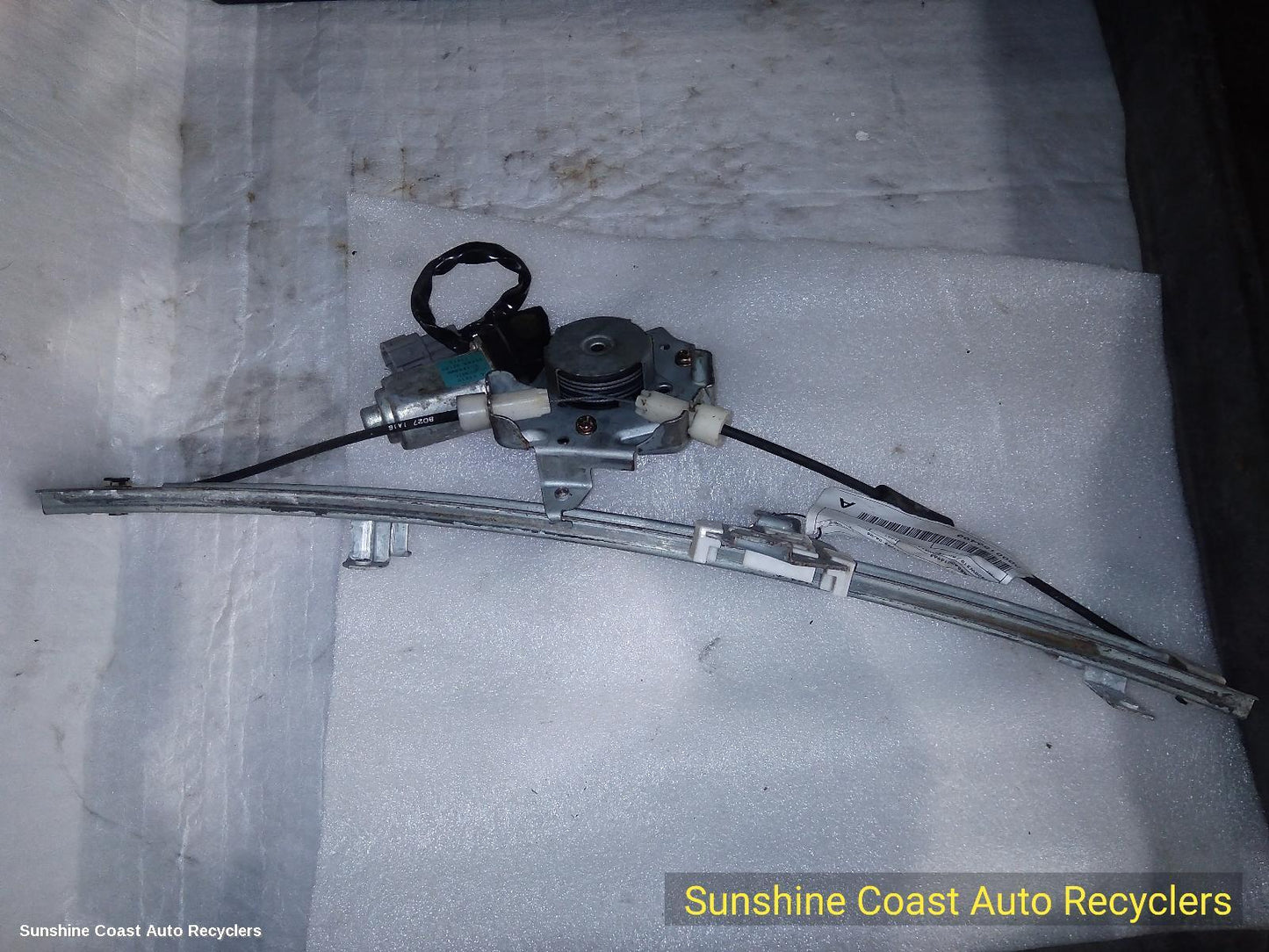1995-2005 Nissan Pathfinder Right Front Window Reg Motor
