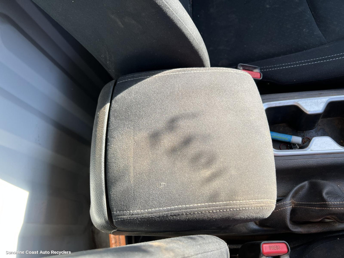 2020 Nissan Navara Console