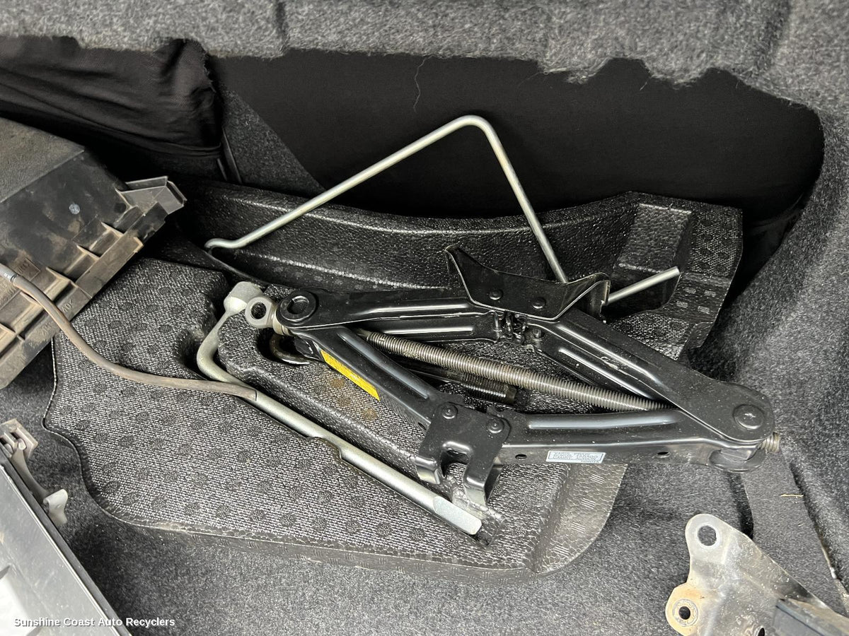 2012-2017 Toyota Aurion Jack Tool Kit