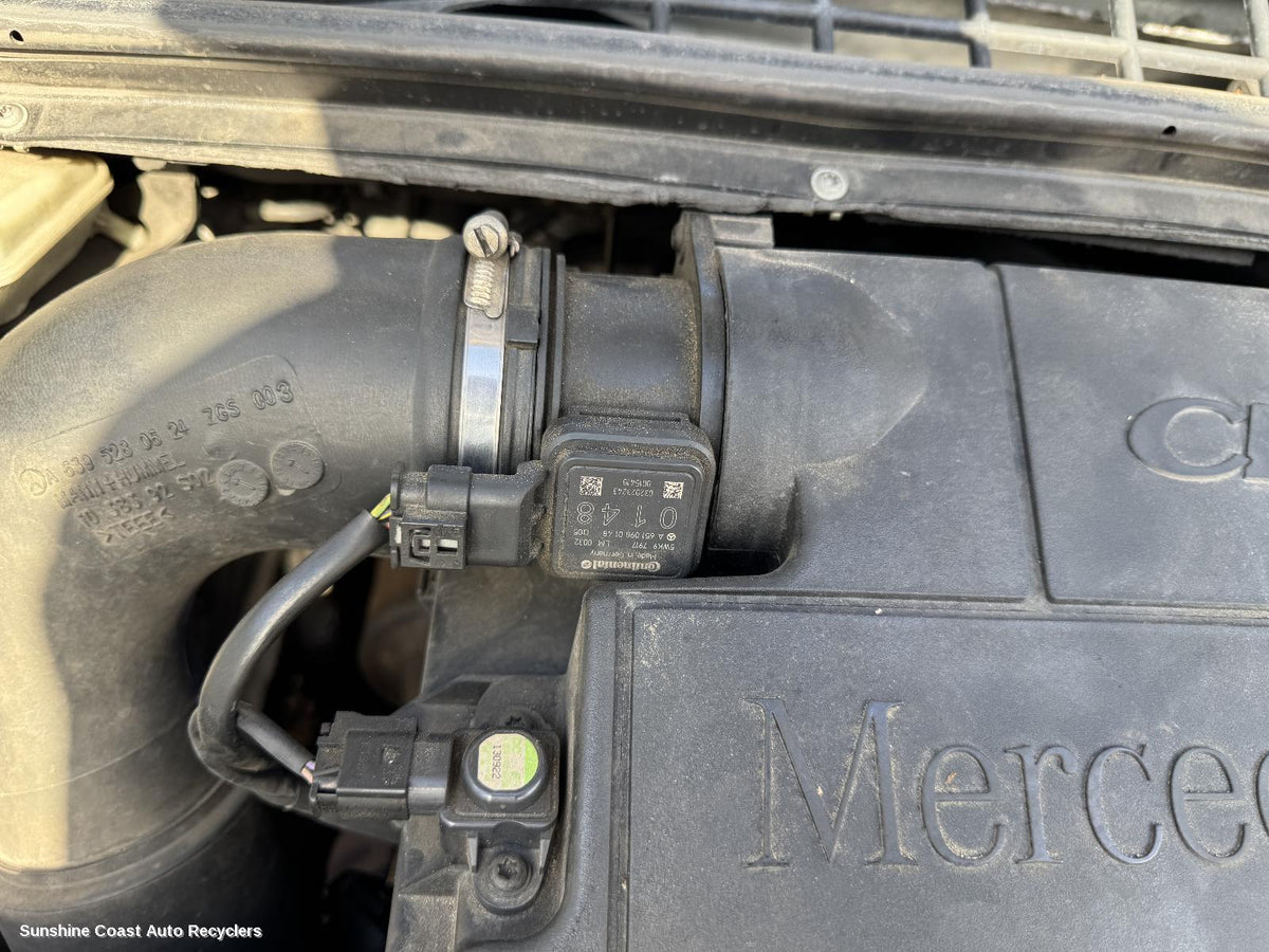 2011-2015 Mercedes Vito Air Cleaner Duct Hos