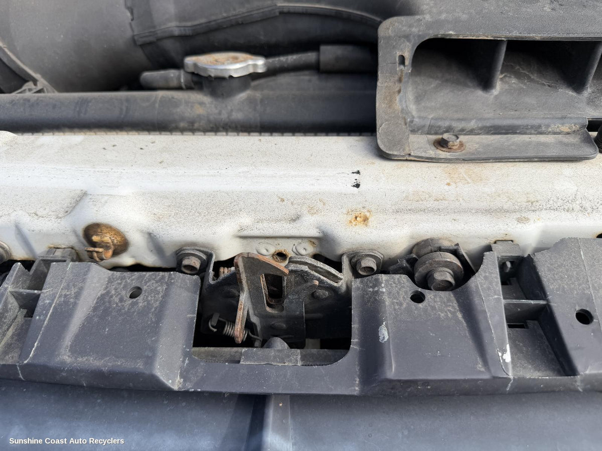 2000-2002 Mitsubishi Pajero Bonnet Lock Support