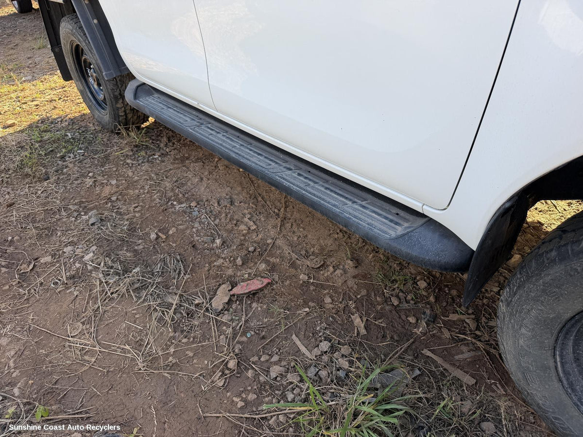 2015-2023 Toyota Hilux Side Step Skirt