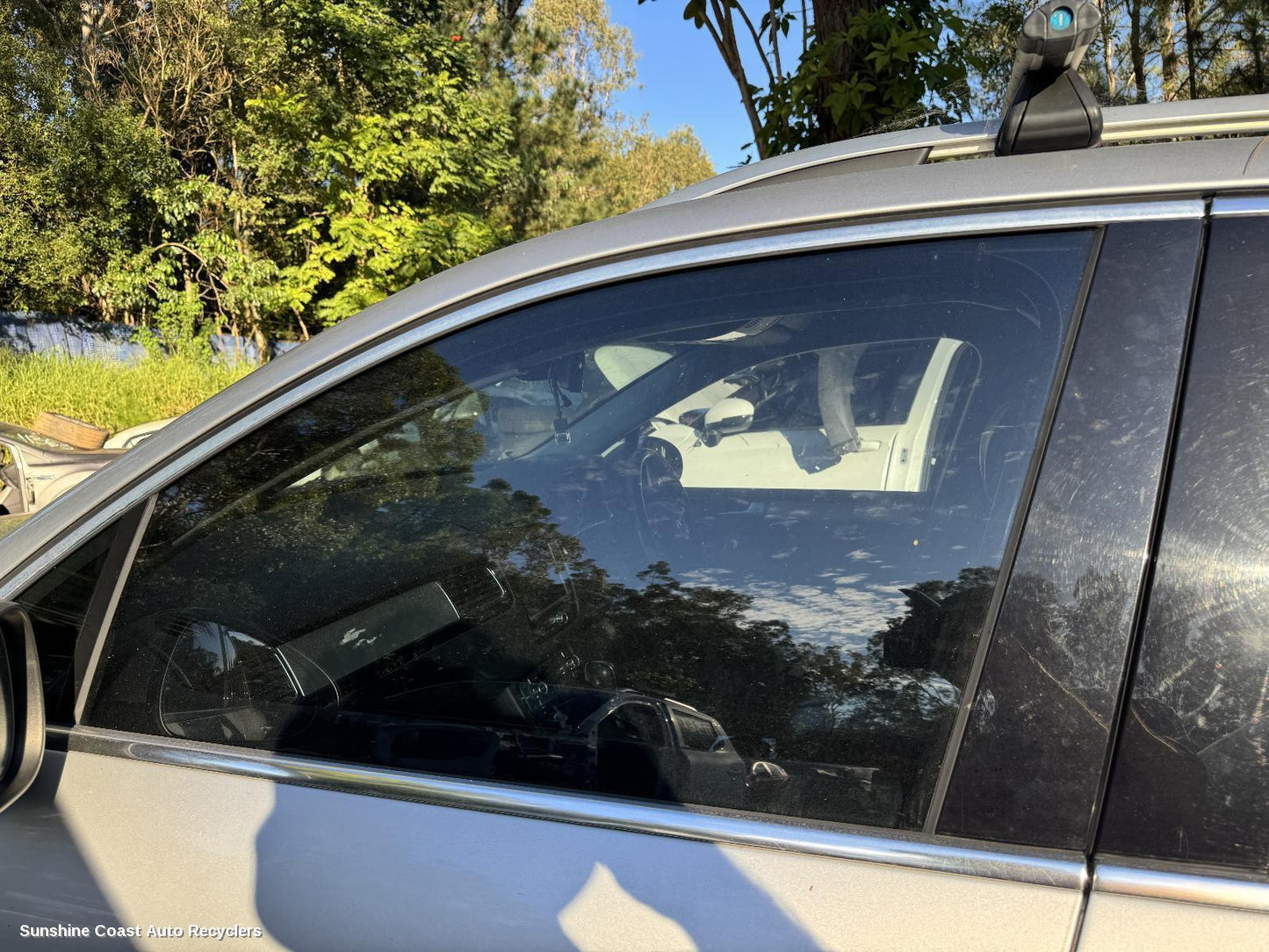 2011 Volkswagen Touareg Left Front Door Window