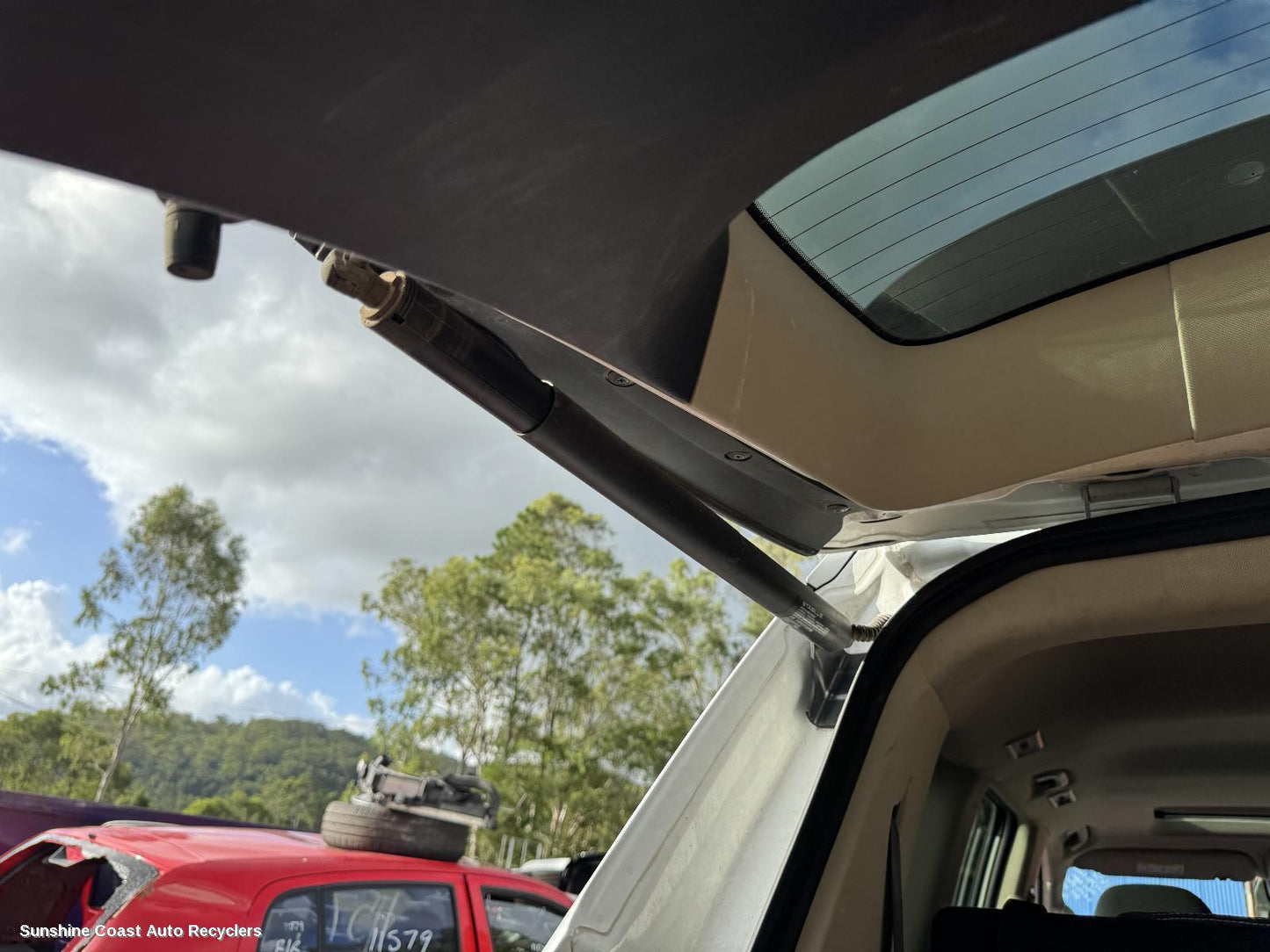 2022 Ldv D90 Hatch Strut