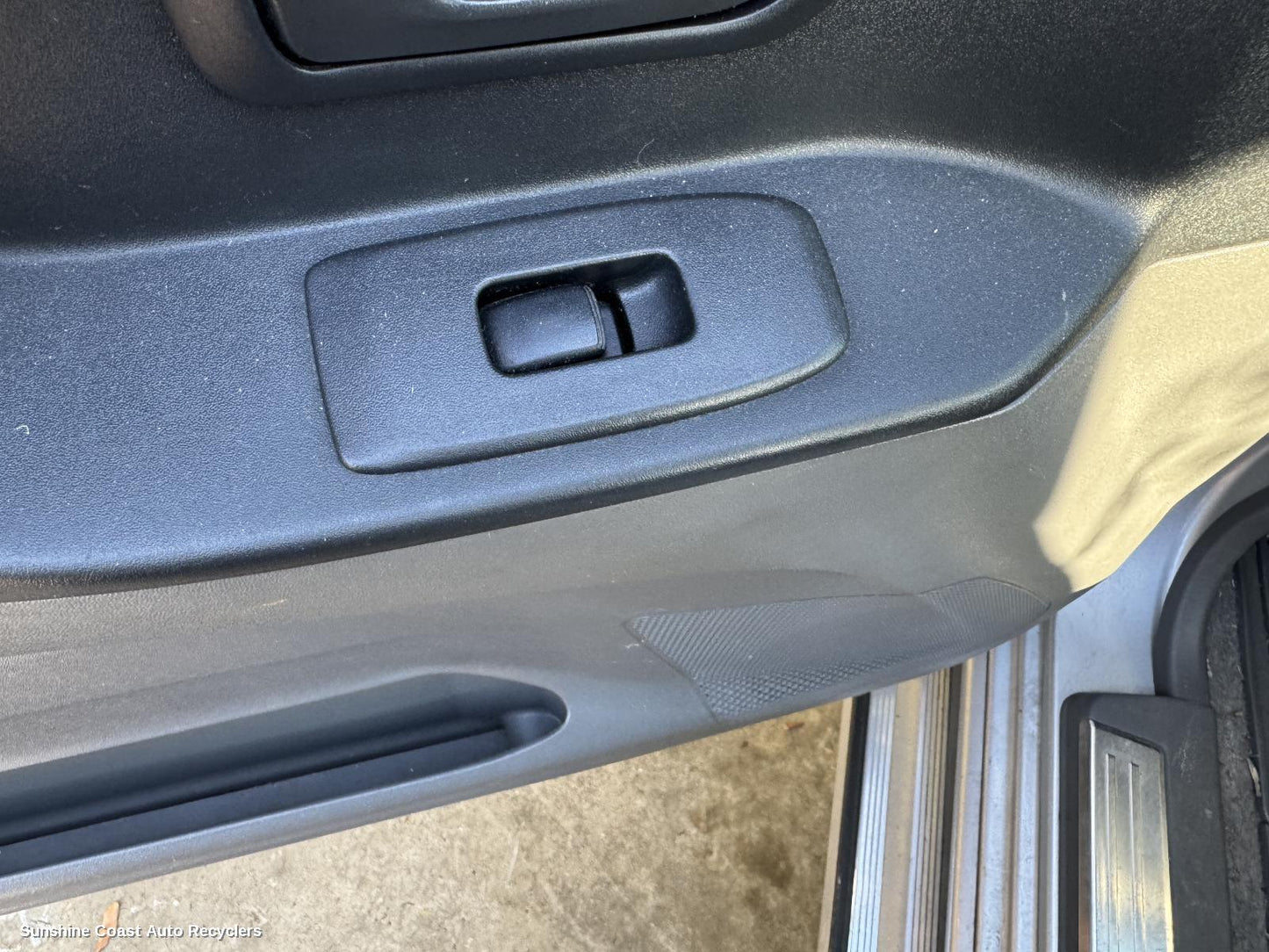 2002 Mitsubishi Pajero Pwr Dr Wind Switch