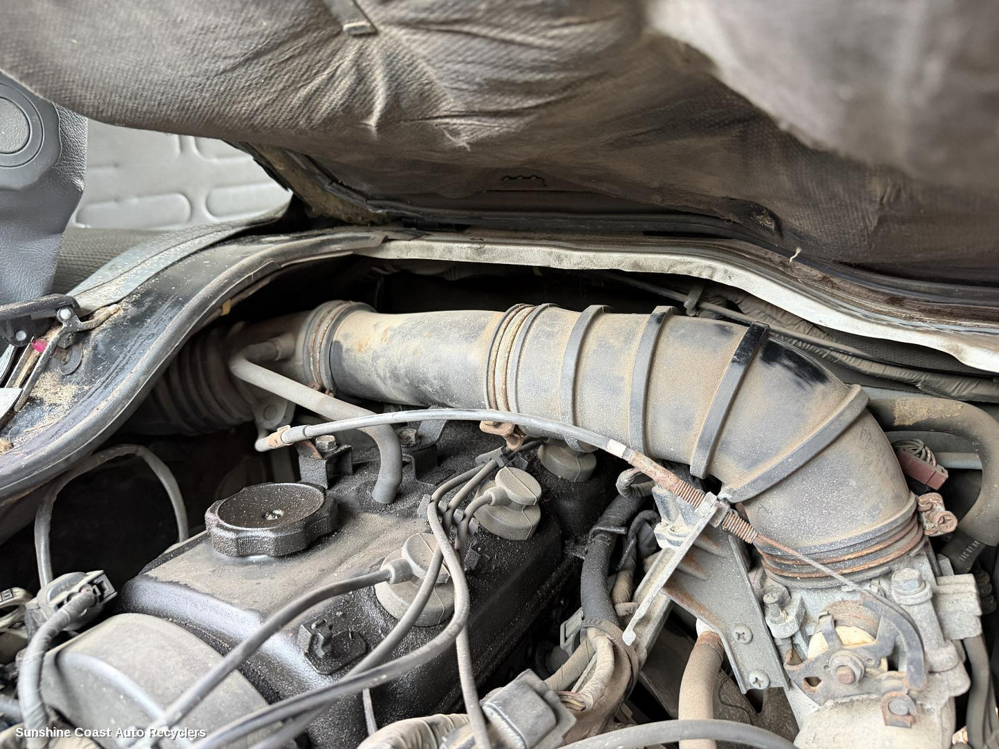 2007 Mitsubishi L300 Air Cleaner Duct Hos