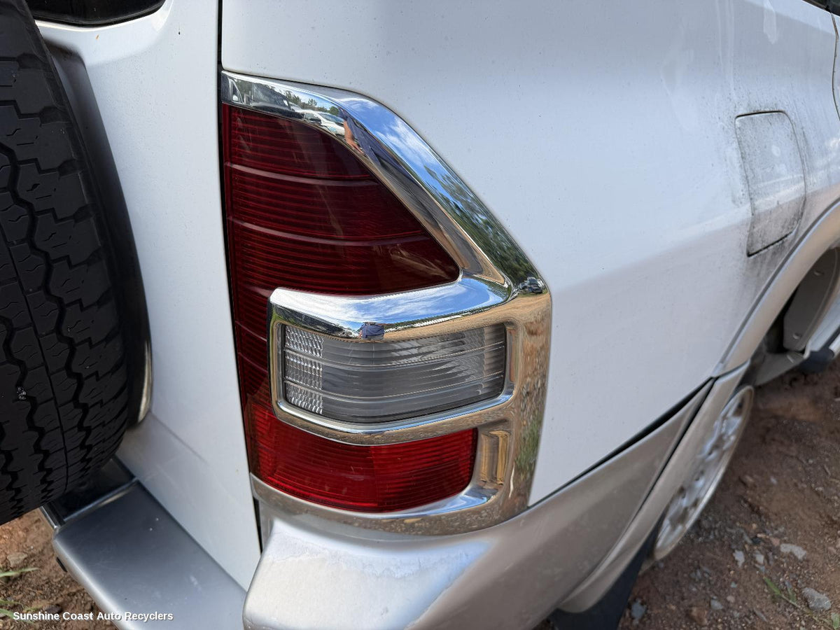 2000-2002 Mitsubishi Pajero Right Taillight