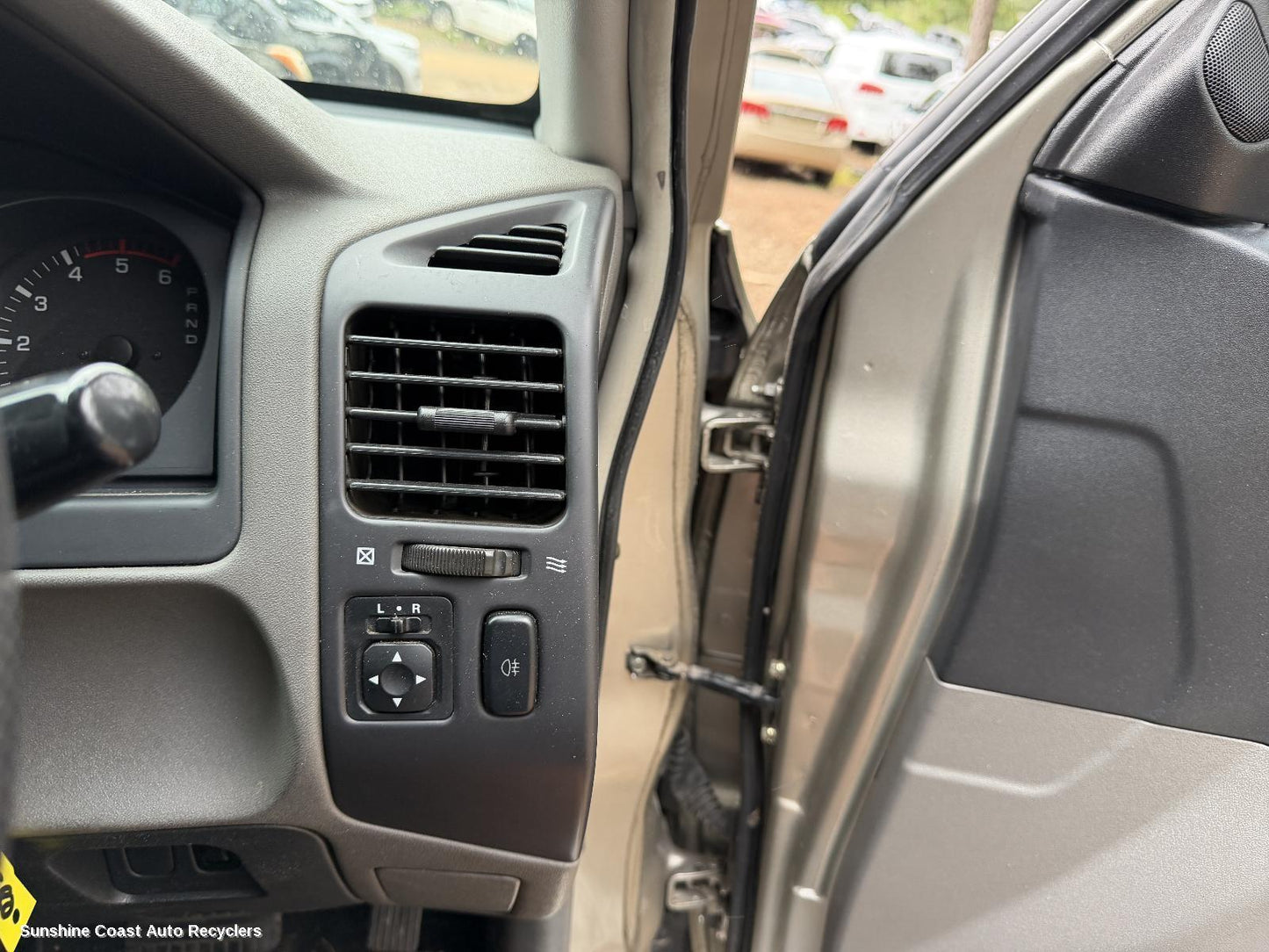 2002-2006 Mitsubishi Pajero Misc Switch Relay