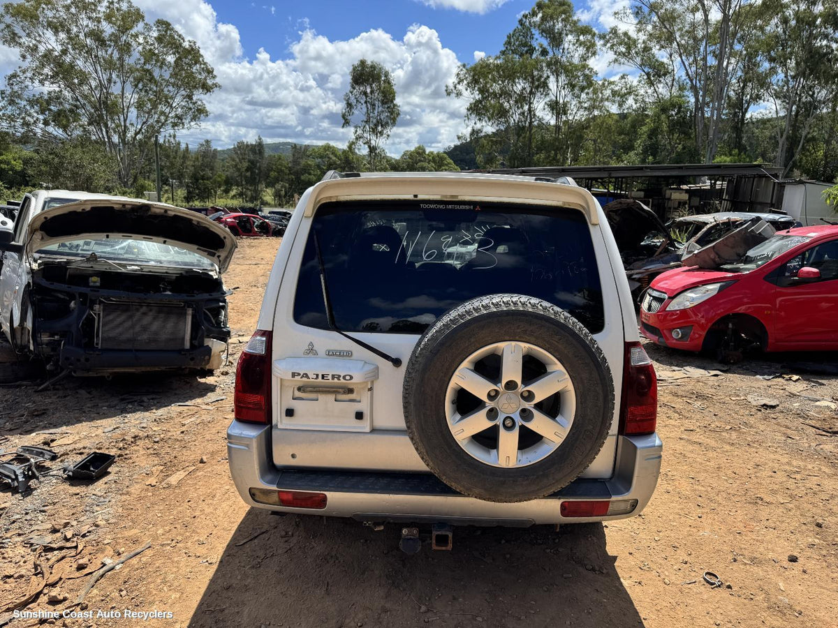 2002-2006 Mitsubishi Pajero Bootlid Tailgate