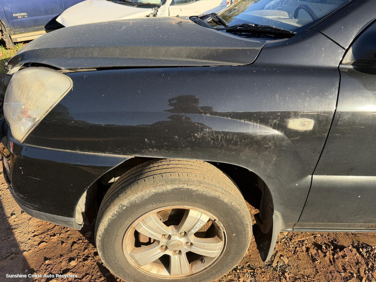 2004-2010 Kia Sportage Left Guard