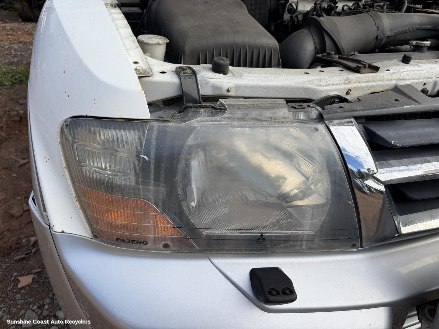 2000-2002 Mitsubishi Pajero Right Headlamp