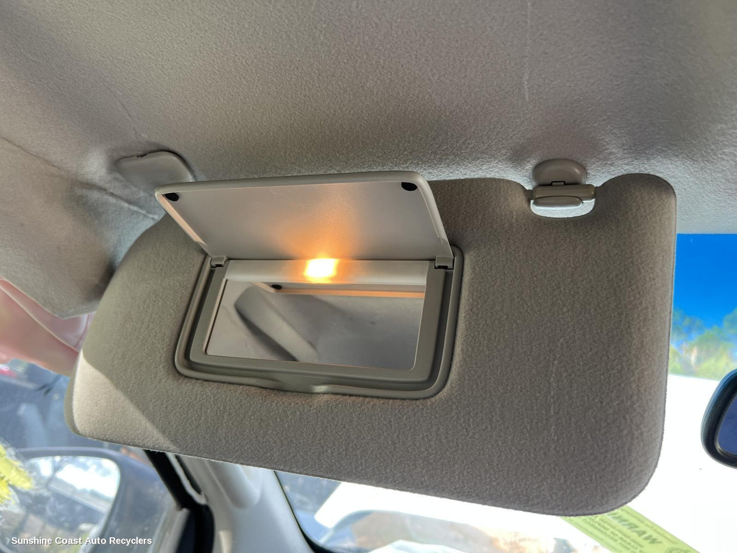 2017 Nissan Navara Sunvisor