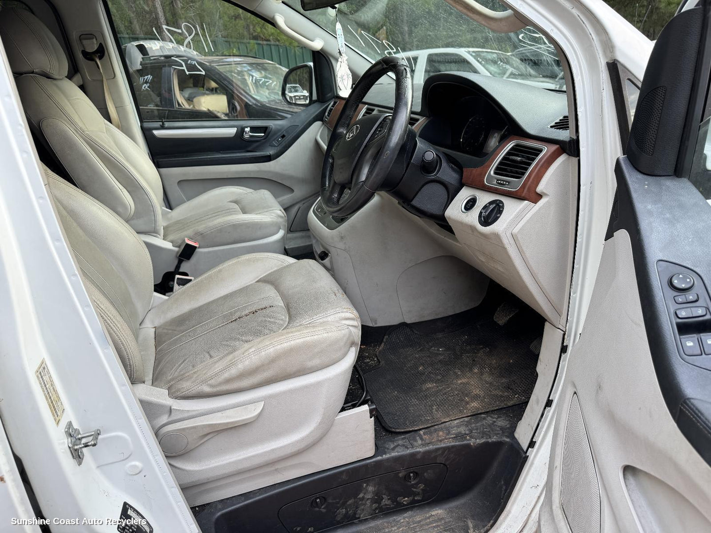 2015-2025 Ldv G10 Pwr Dr Wind Switch