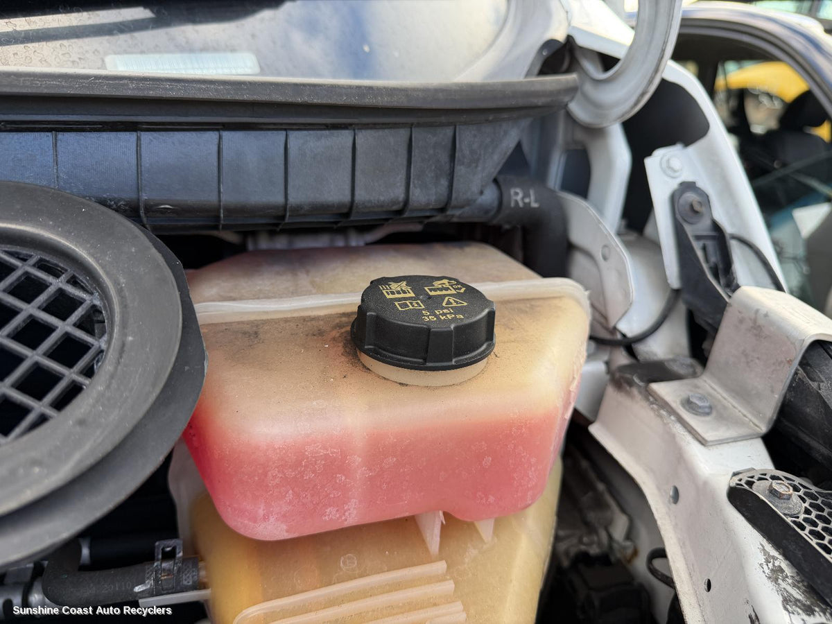 2020-2021 Ldv Deliver 9 Overflow Bottle