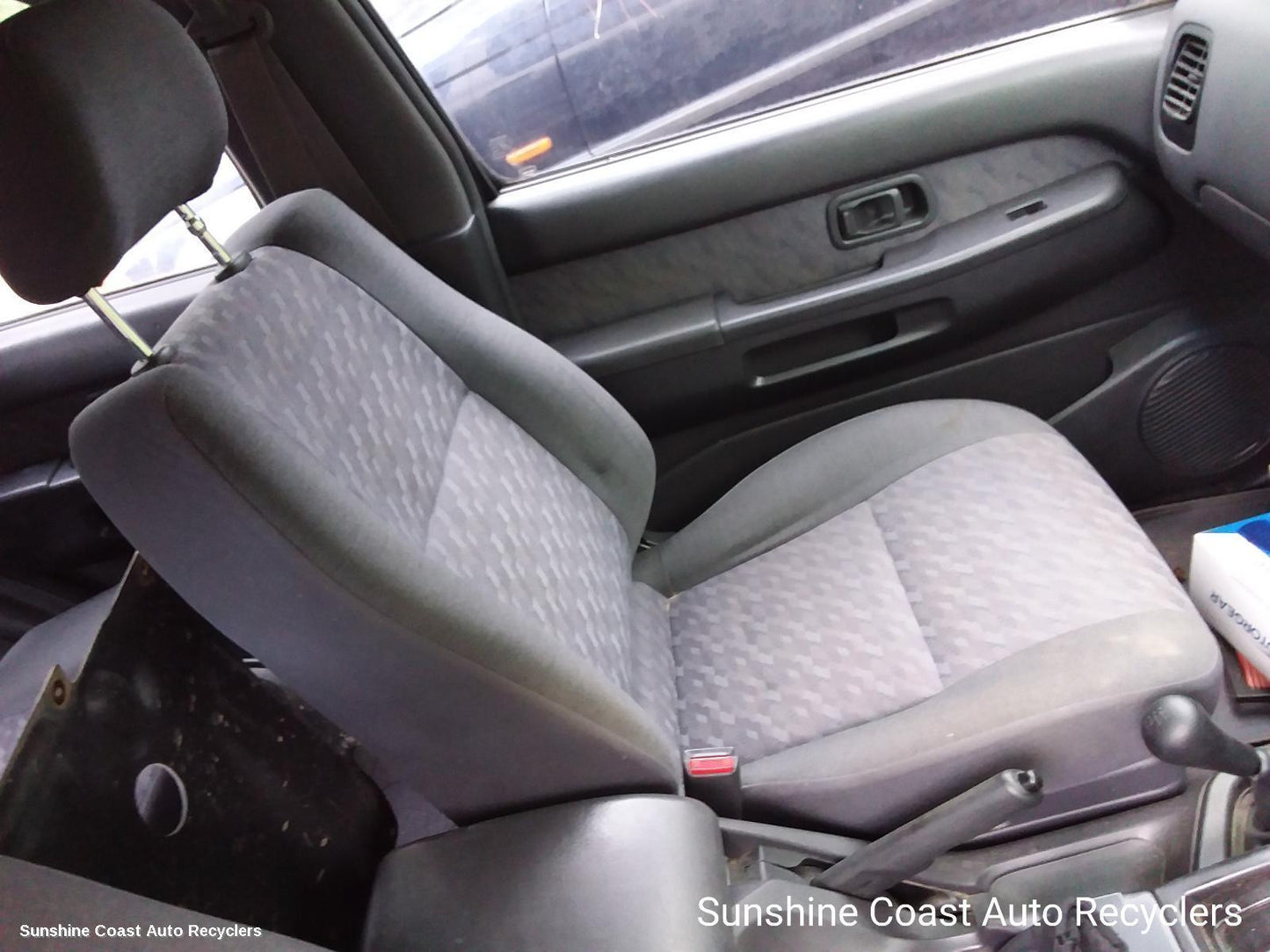 1998 Nissan Pathfinder Front Seat