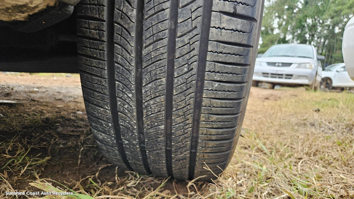 2010-2018 Volkswagen Touareg Tyre