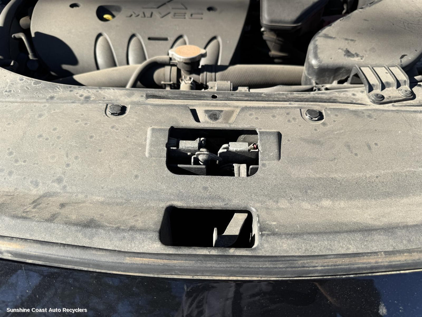2010 Mitsubishi Outlander Bonnet Lock Support