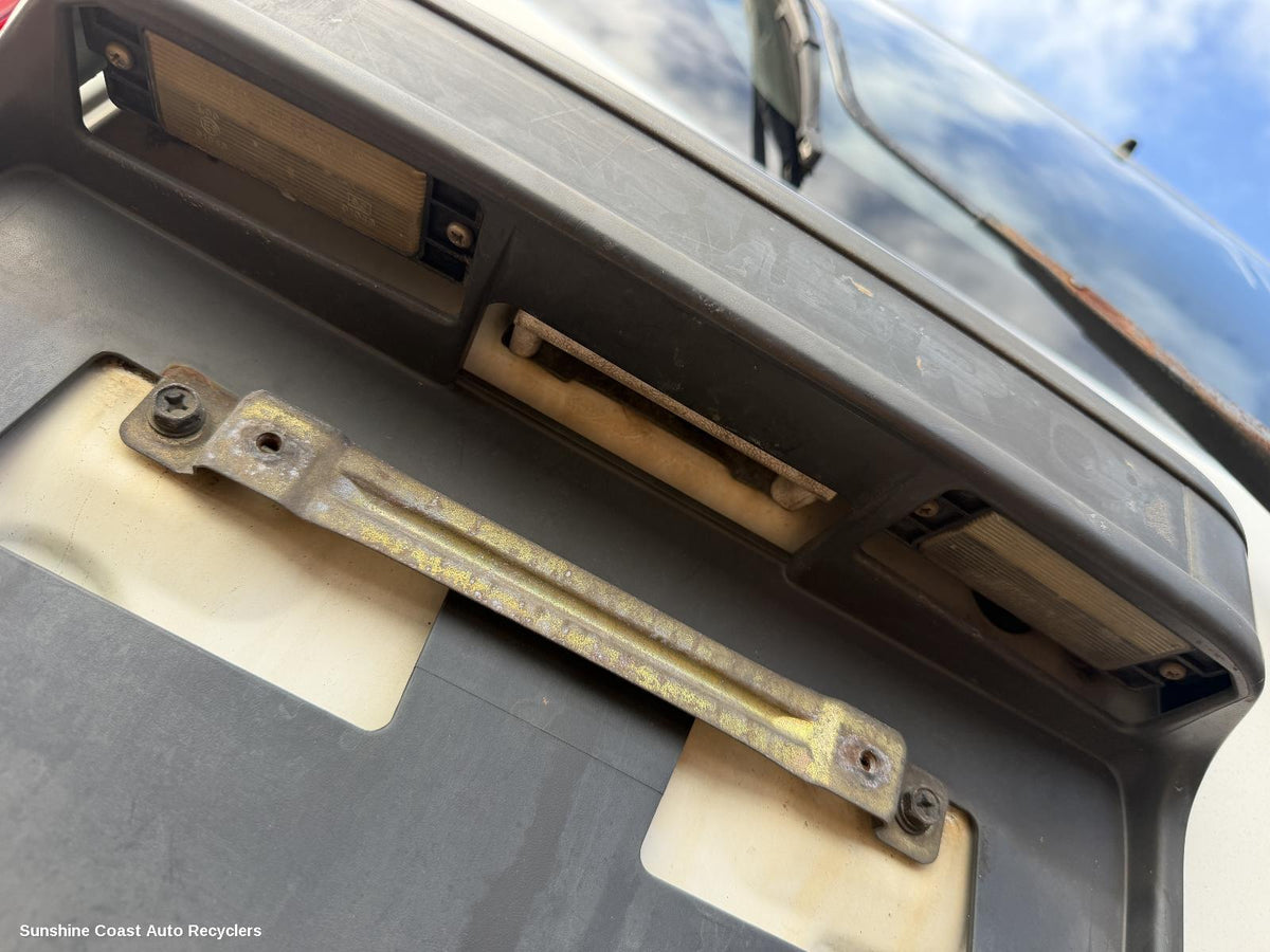 2000-2002 Mitsubishi Pajero Number Plate Lamp