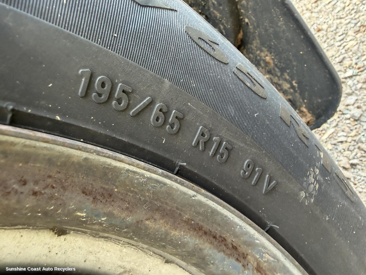 2010-2015 Volkswagen Caddy Tyre