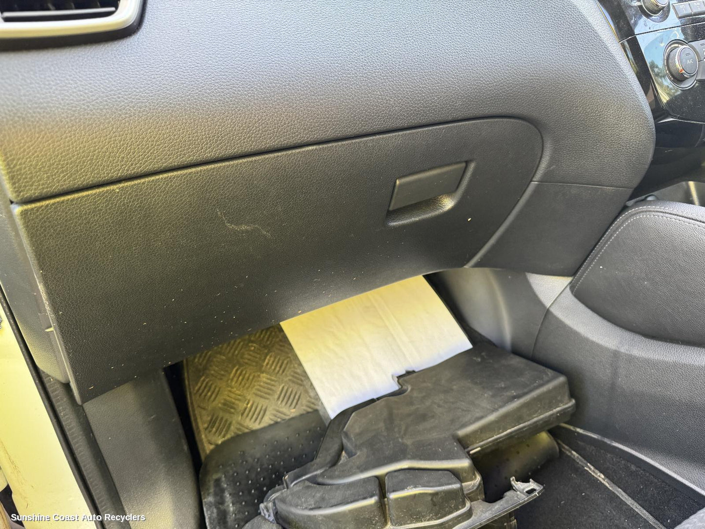 2013-2021 Nissan Qashqai Glove Box