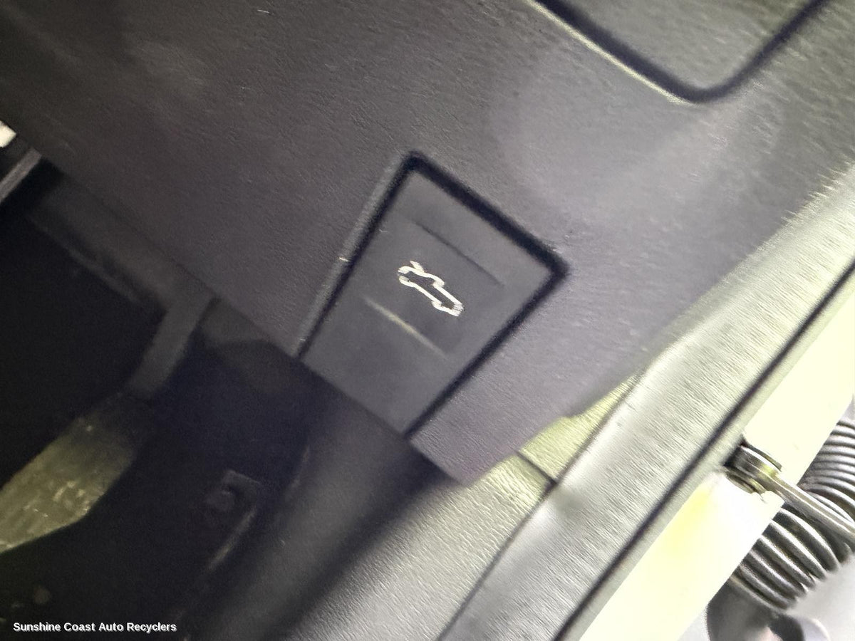 2017-2026 Ldv T60 Bonnet Release