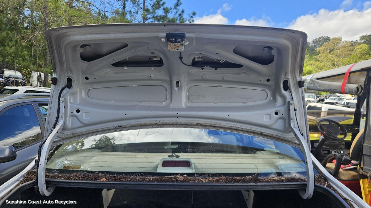 2001-2007 Toyota Corolla Bootlid Tailgate