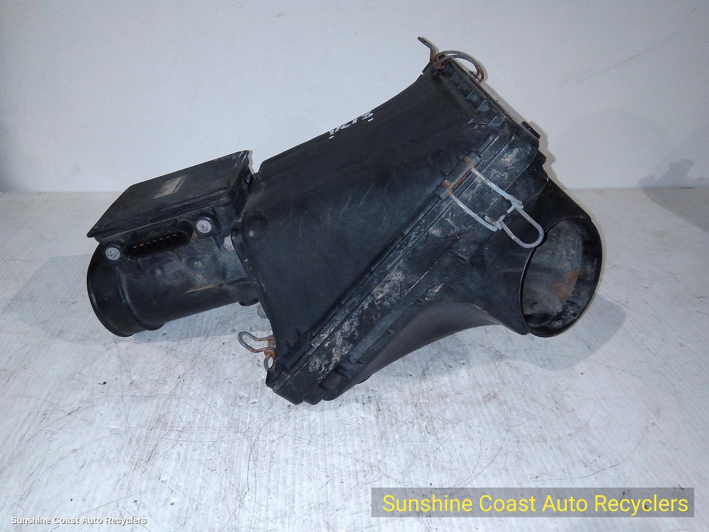 1993 Mitsubishi Pajero Air Cleaner Box