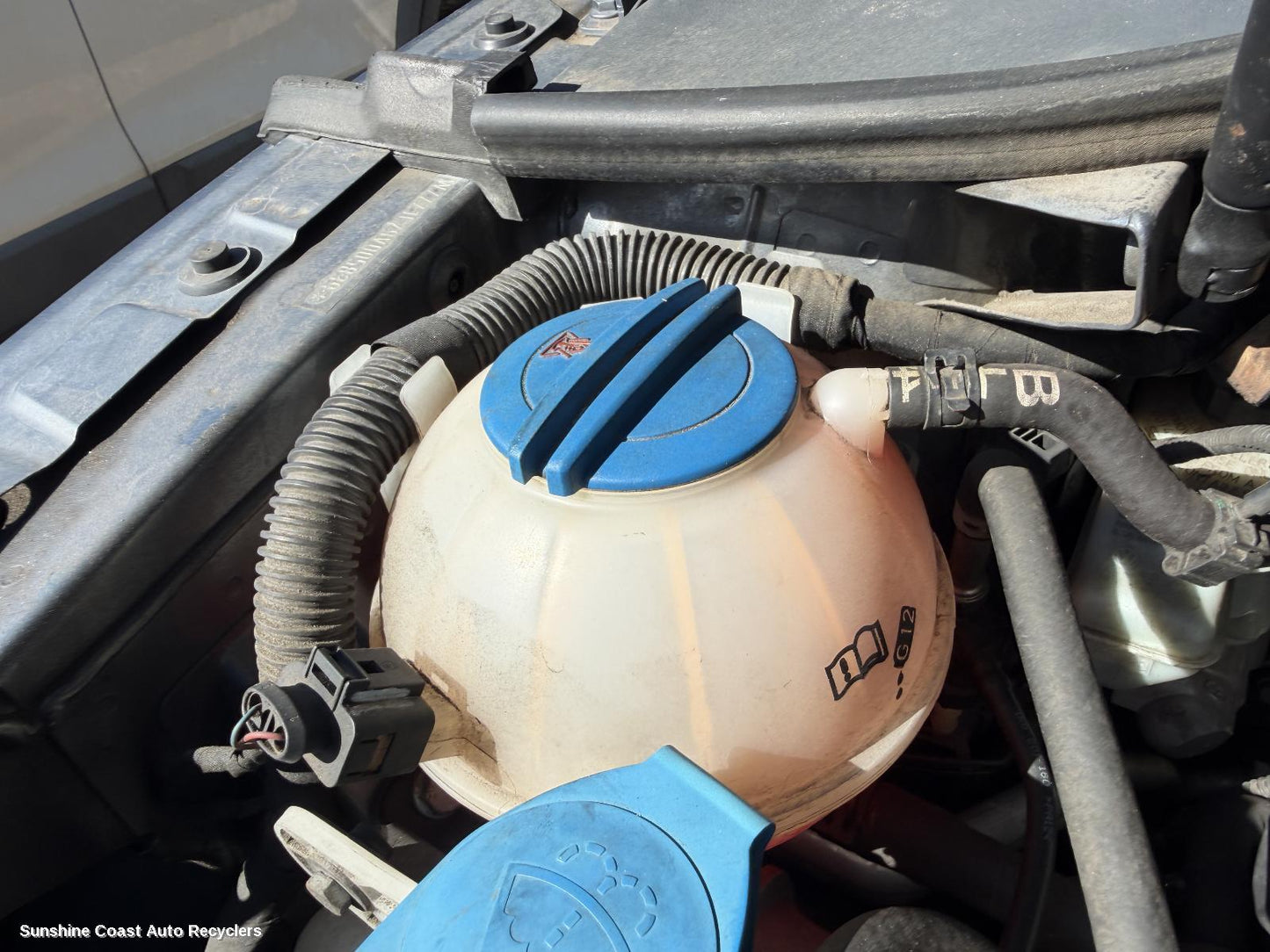 2007-2011 Volkswagen Eos Overflow Bottle