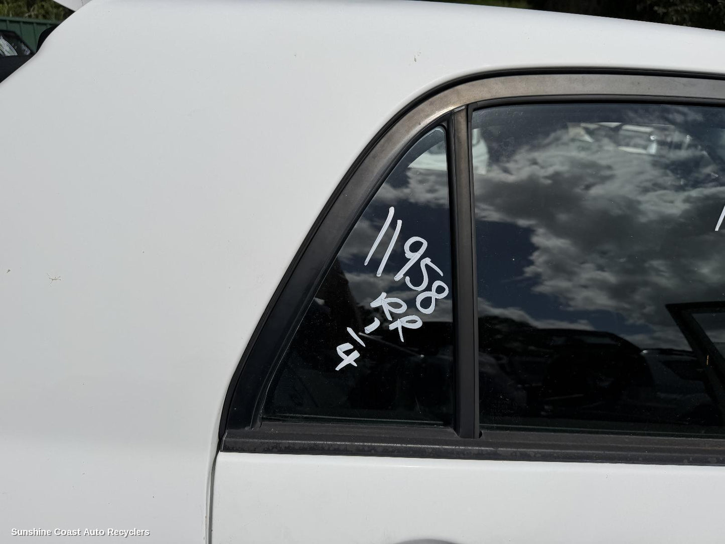 2001-2007 Toyota Corolla Right Rear 1 4 Door Glass