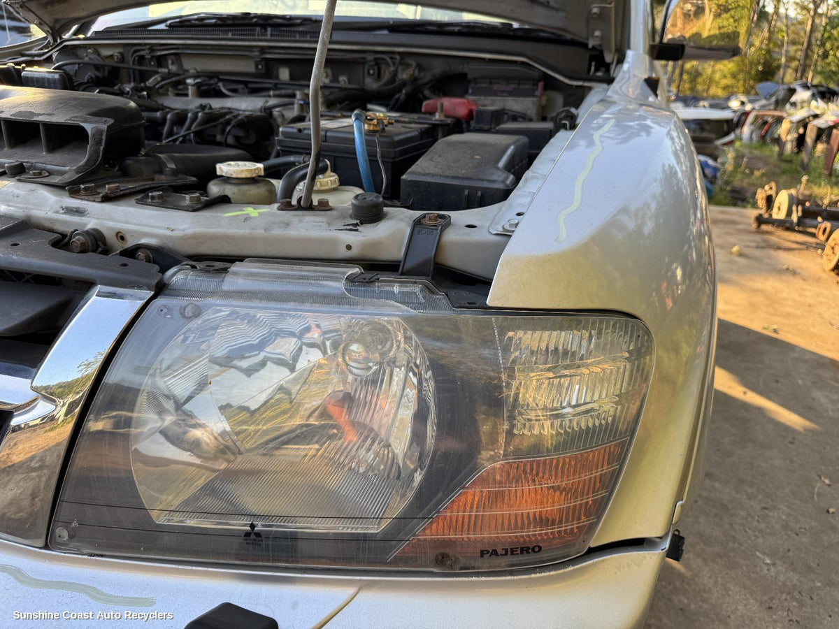 2000-2002 Mitsubishi Pajero Left Headlamp