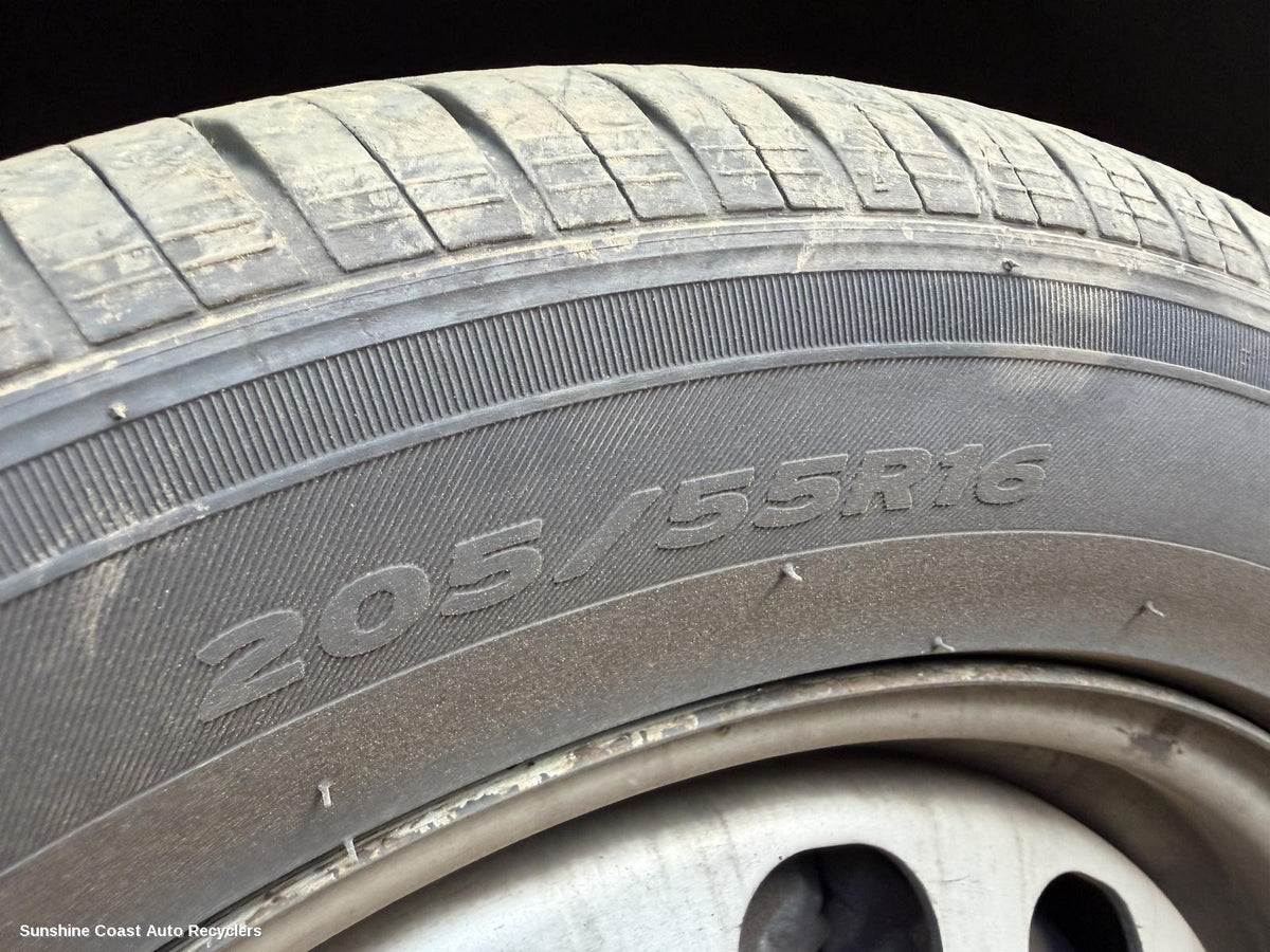 2005-2010 Volkswagen Caddy Tyre