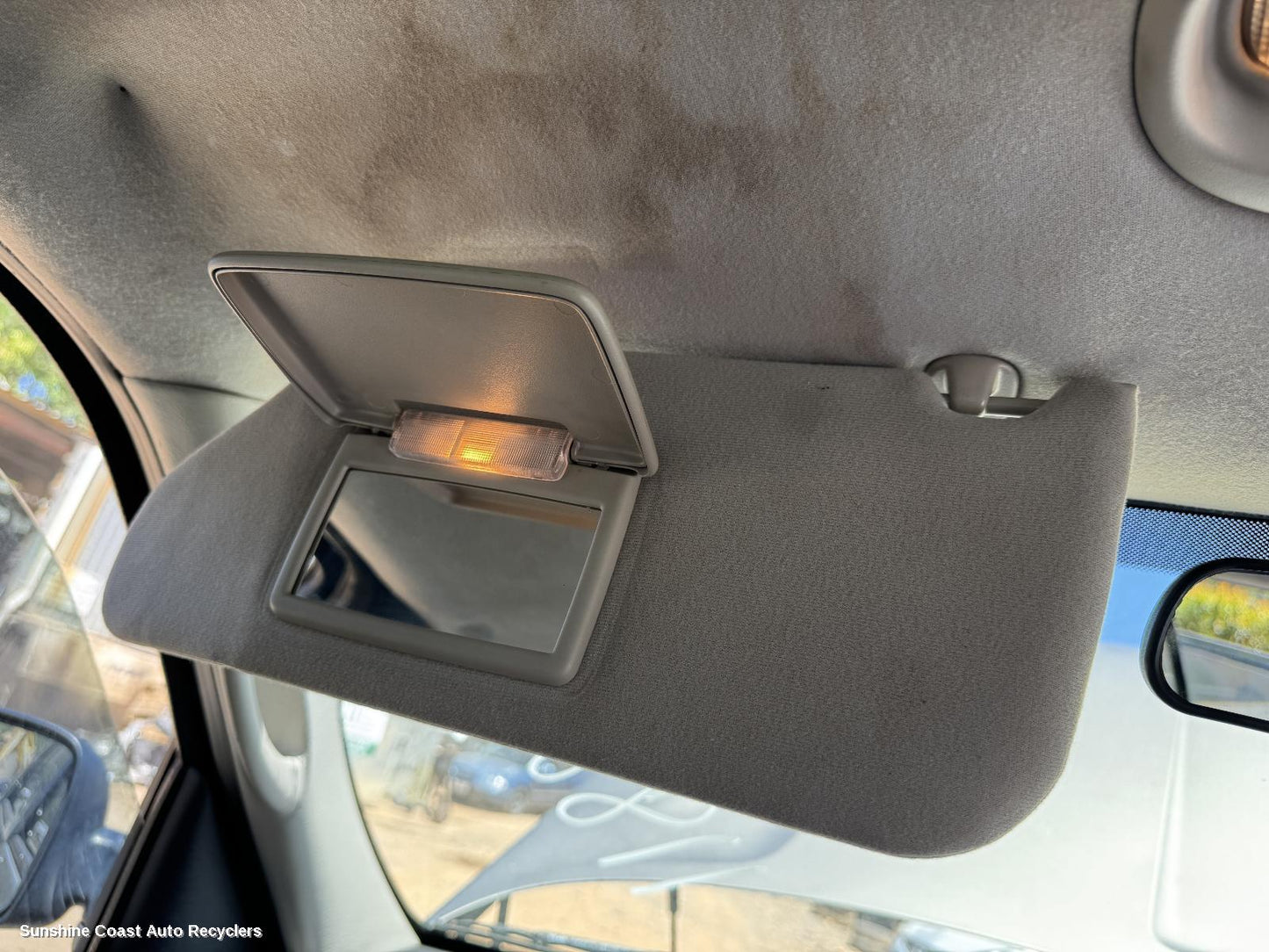 2004 Jeep Cherokee Sunvisor