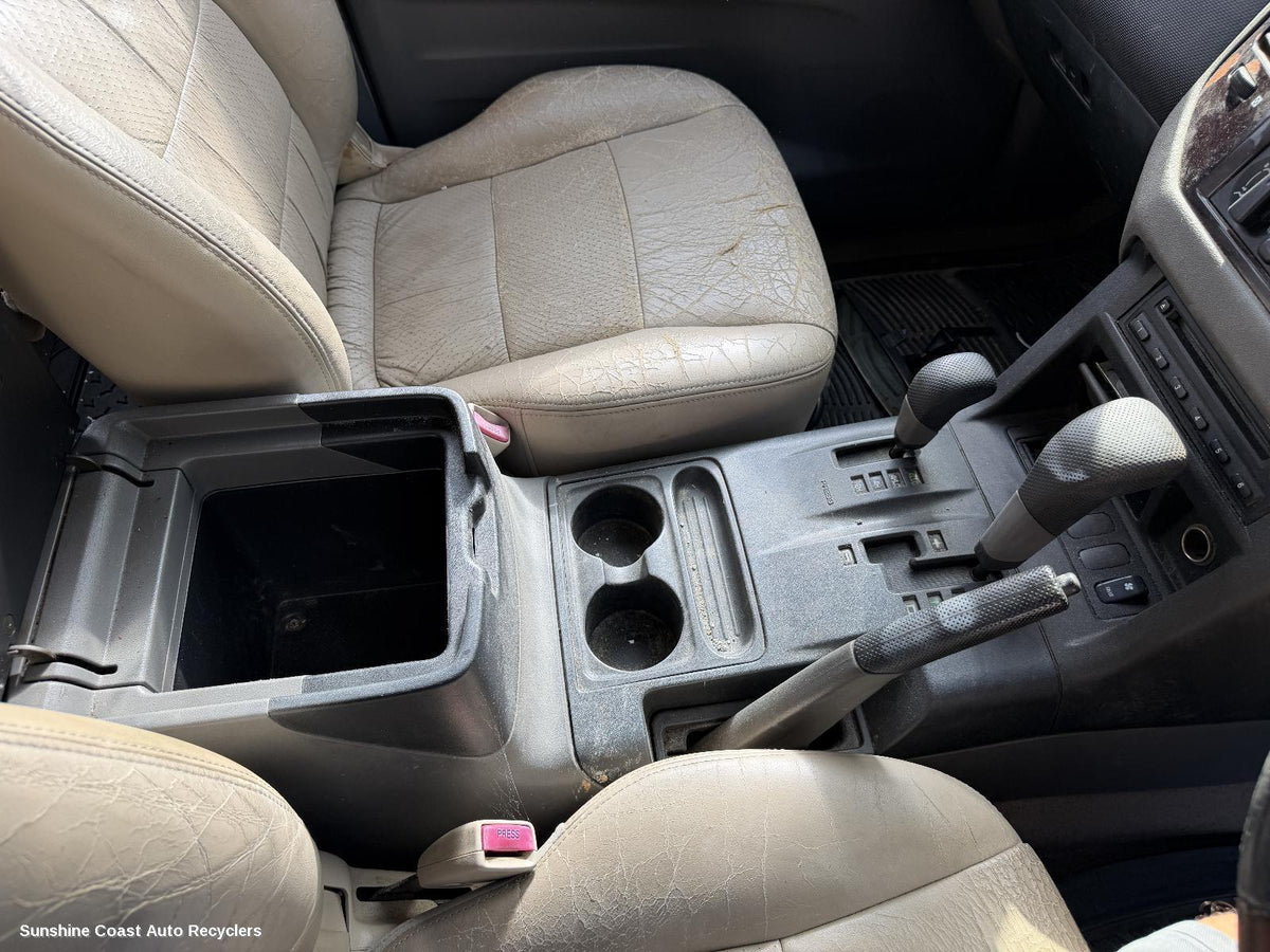 2000-2006 Mitsubishi Pajero Console