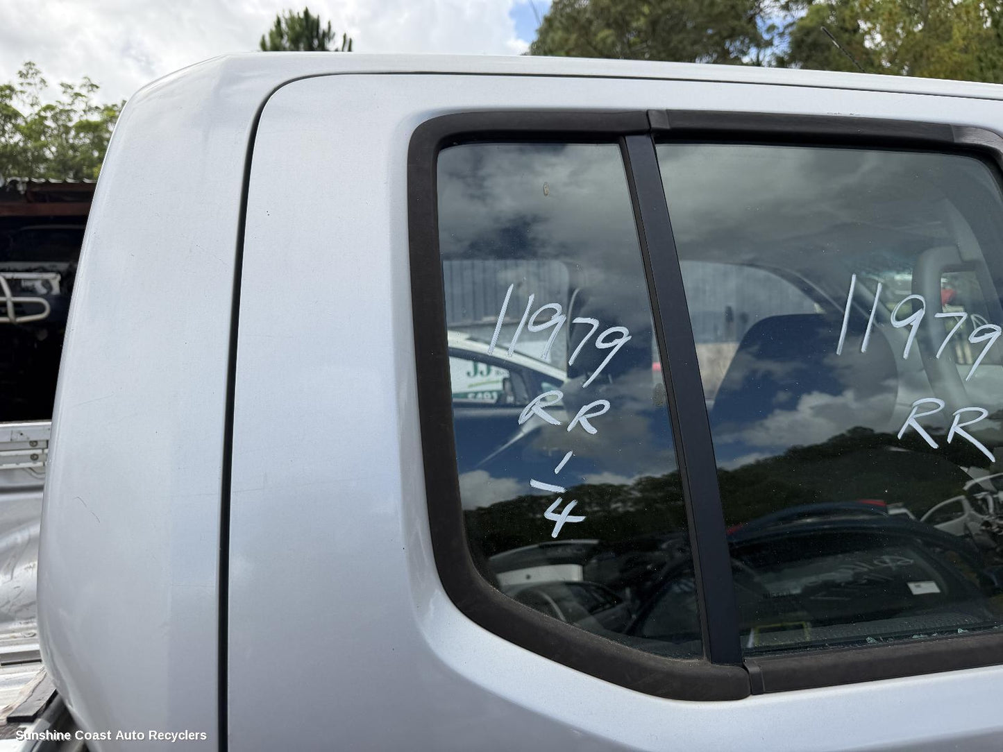 2005-2015 Nissan Navara Right Rear 1 4 Door Glass