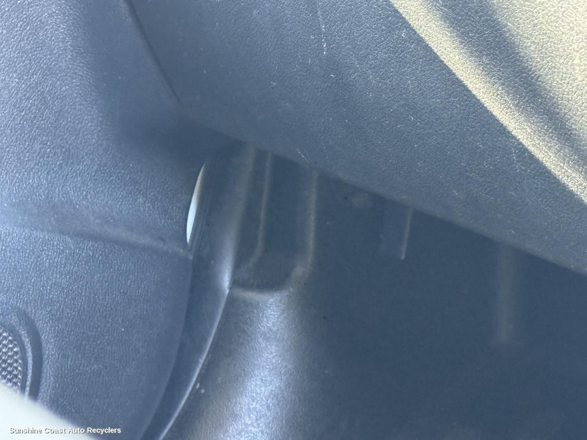 2015-2026 Renault Trafic Bonnet Release