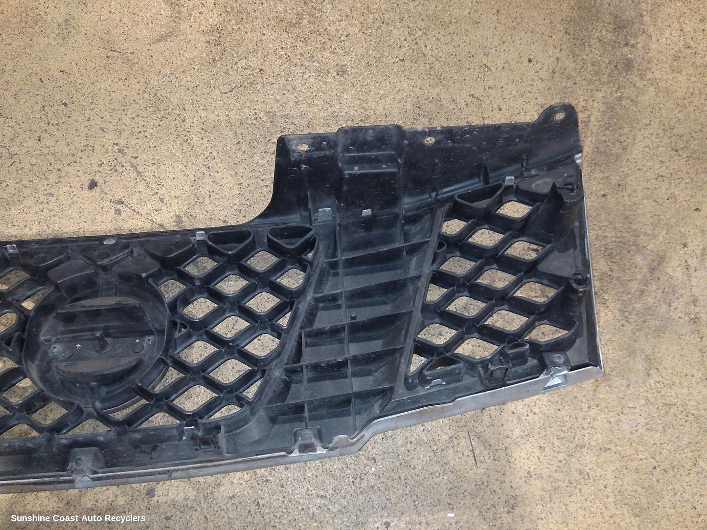 2012 Nissan Navara Grille
