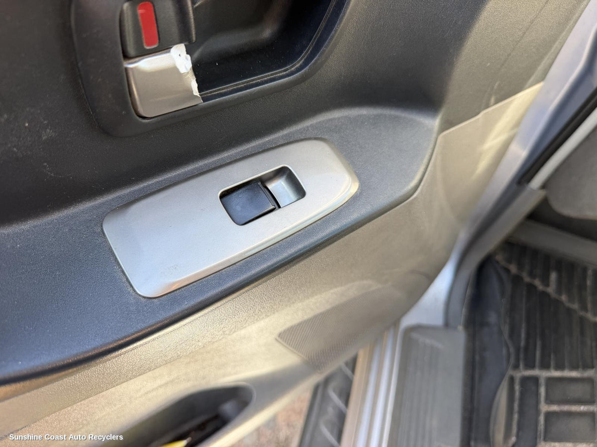 2000-2006 Mitsubishi Pajero Pwr Dr Wind Switch