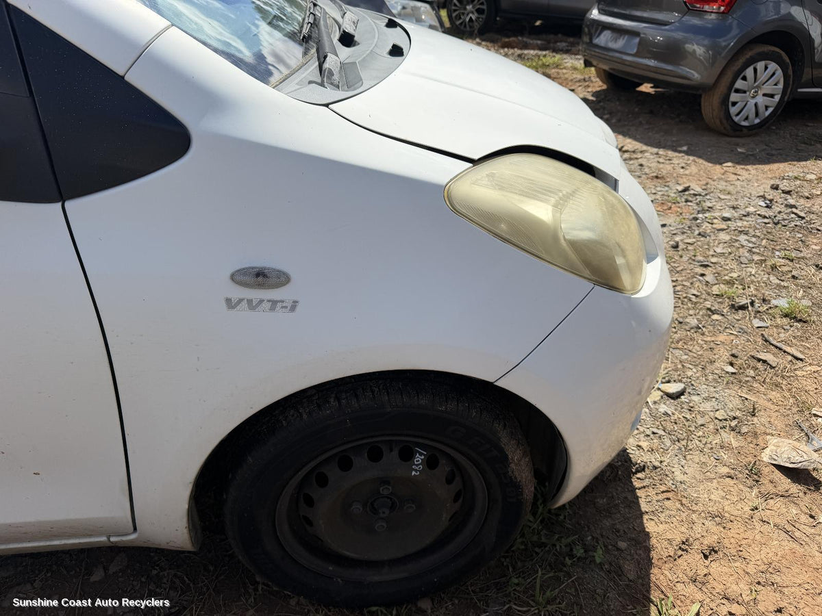 2005-2008 Toyota Yaris Right Headlamp