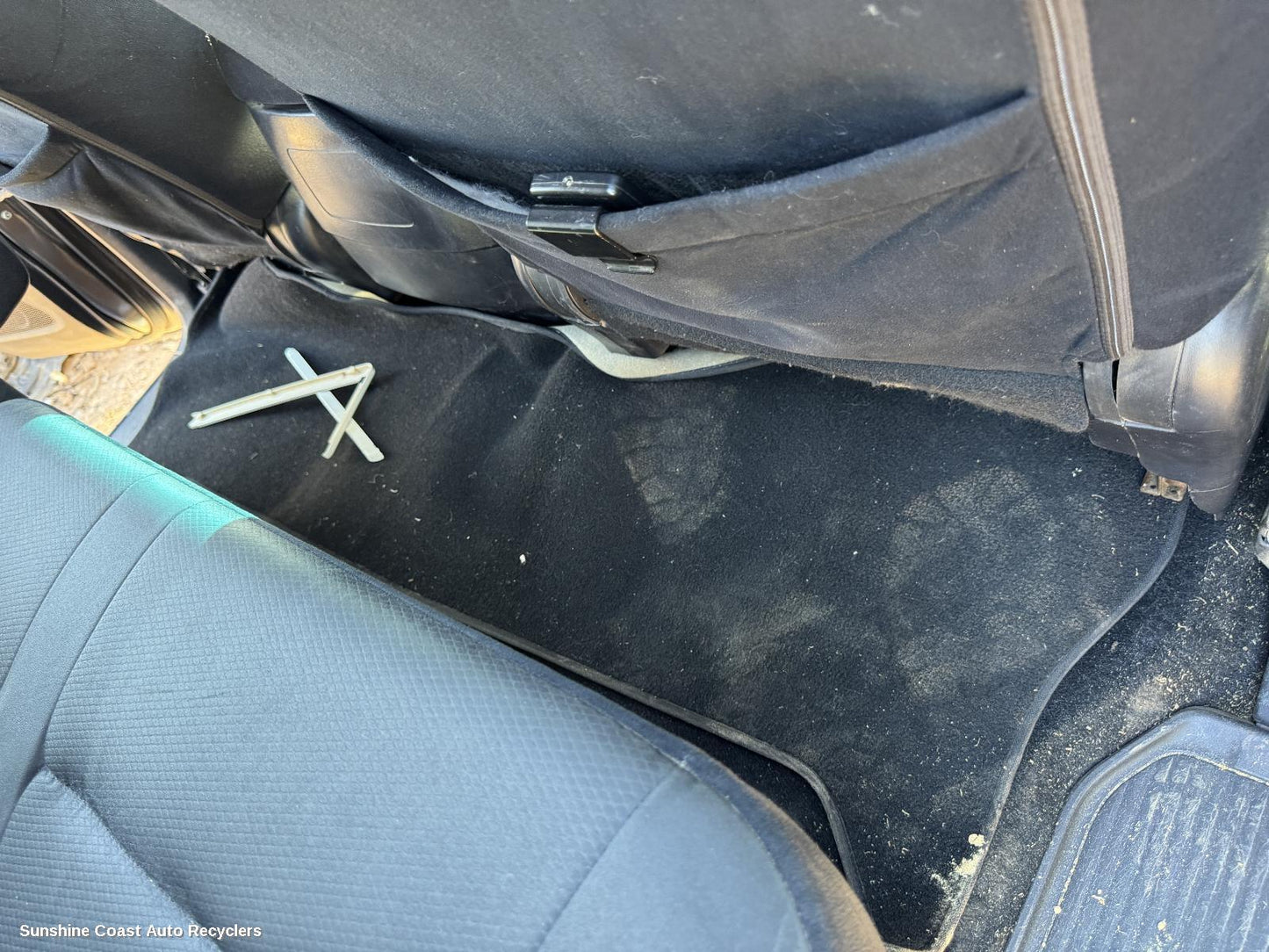 2010 Mitsubishi Pajero Floor Mats