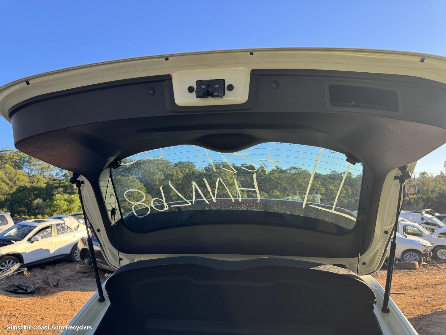 2015 Nissan Qashqai Hatch Strut