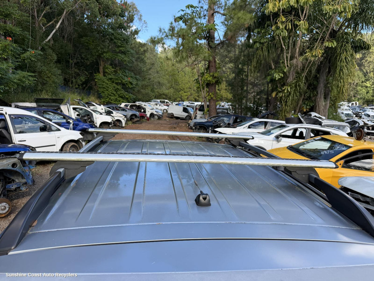 2006-2012 Mitsubishi Outlander Roof Rack Bars