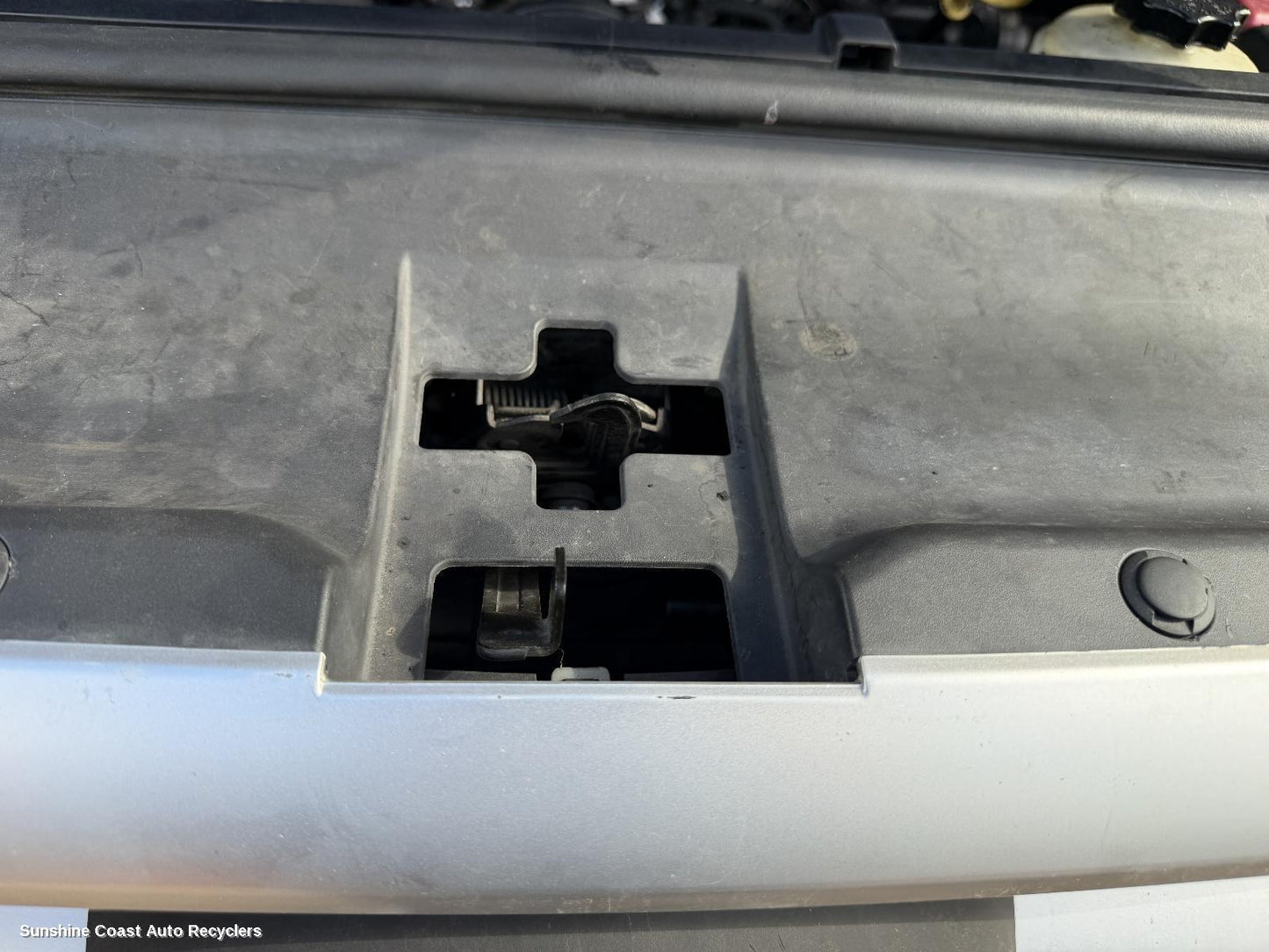 2020-2026 Ldv Deliver 9 Bonnet Lock Support